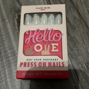Hello love press on nails
